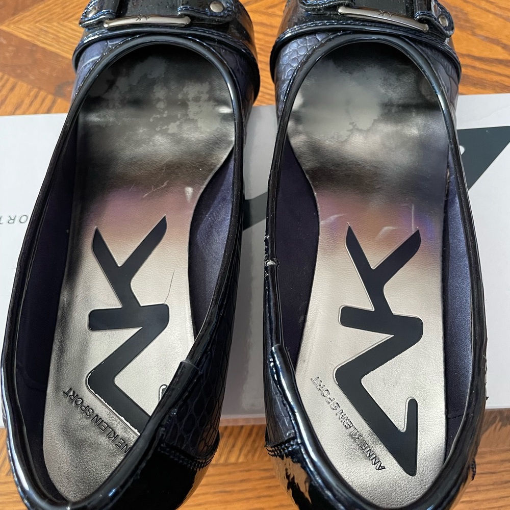 Anne Klein Navy Dress Shoes, Size 7 1/2M - Picture 2 of 6